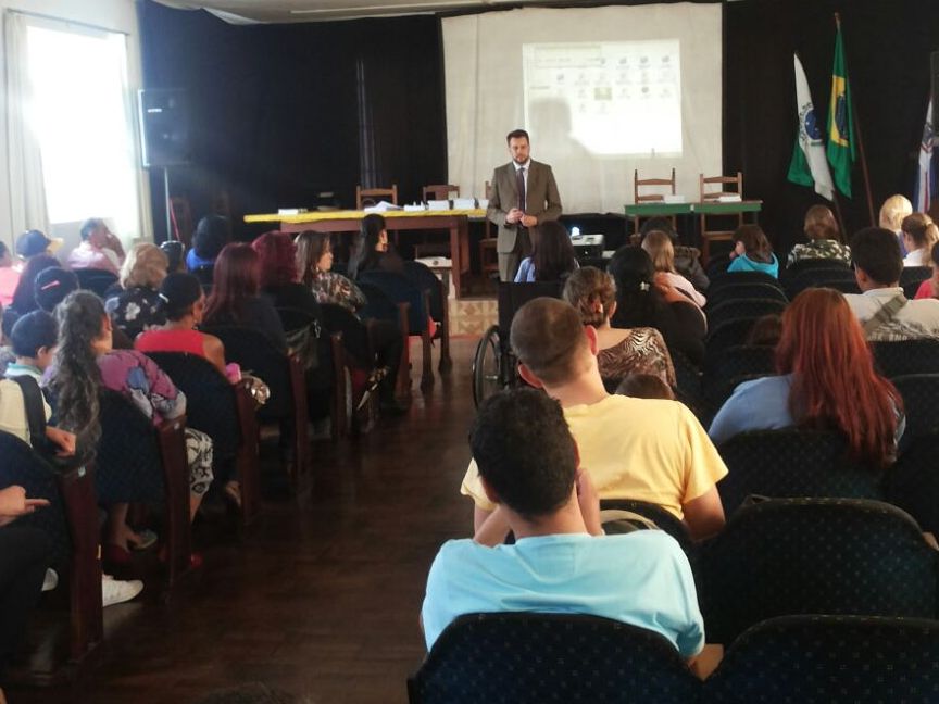 Carlos Mattioli fala à AMAPAR sobre a evolução do projeto de combate à evasão escolar em União da Vitória 